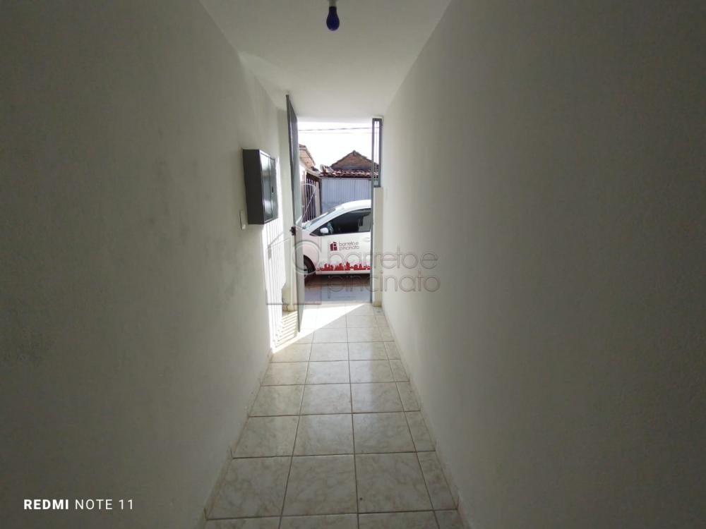 Alugar Casa / Padrão em Jundiaí R$ 1.800,00 - Foto 2