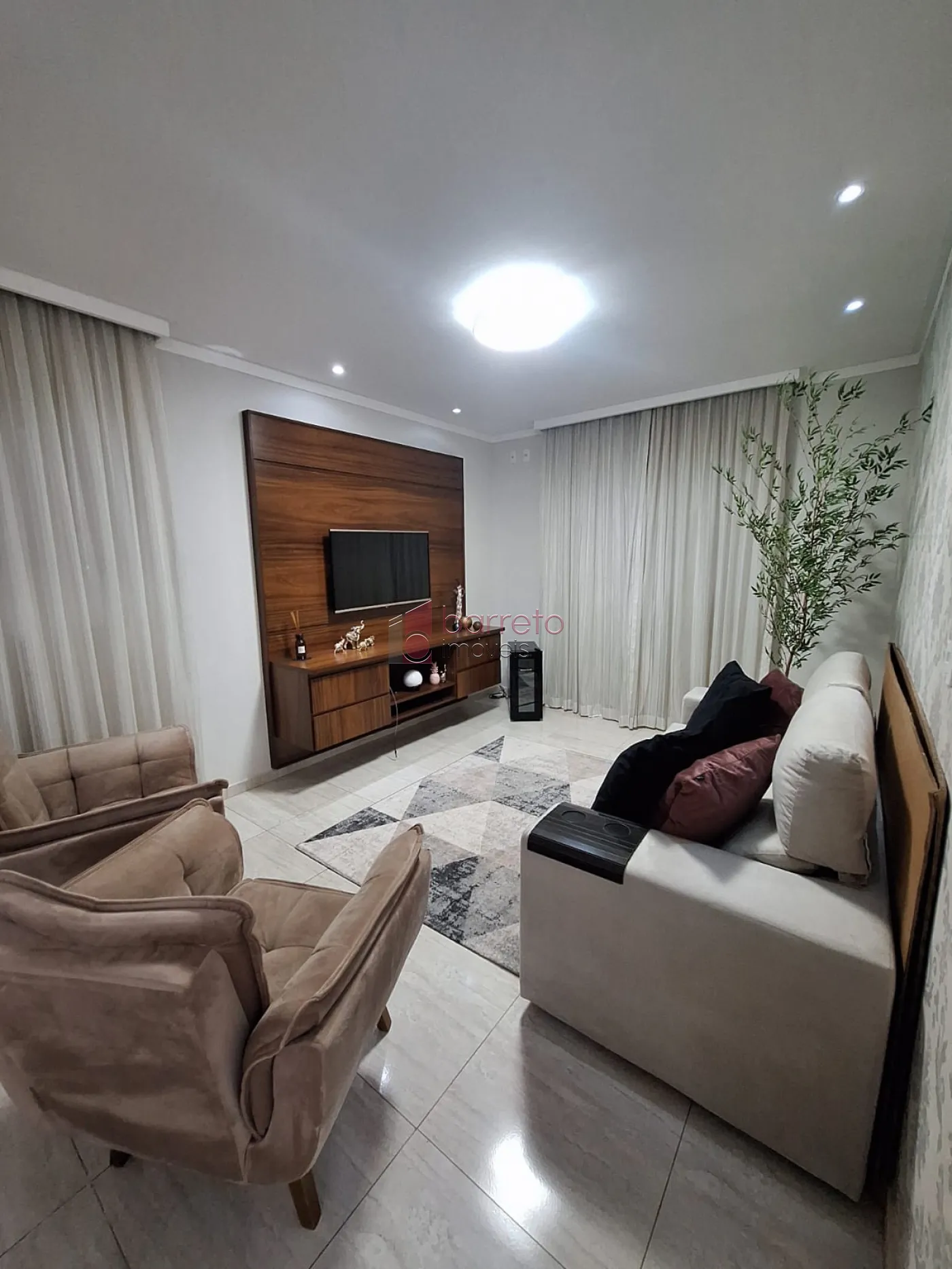 Alugar Casa / Padrão em Jundiaí R$ 3.800,00 - Foto 1