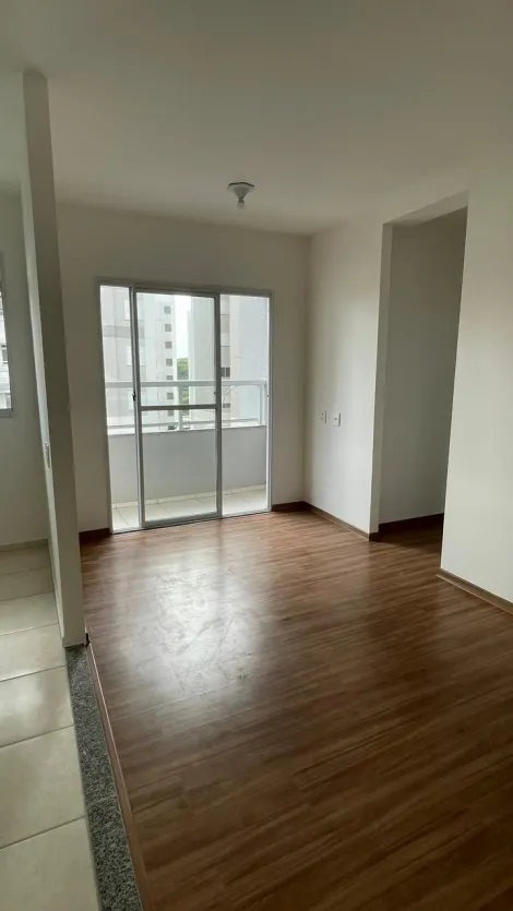 Apartamento / Padrão em Jundiaí Alugar por R$2.000,00